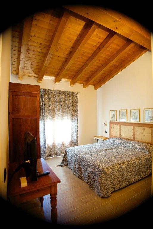 Rovertondo Costermano Buitenkant foto